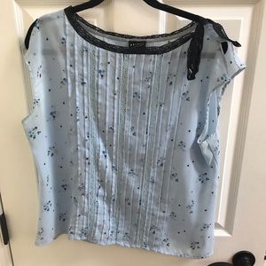 axcess Blue Floral Print Shell with Lace Detail XL